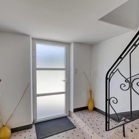 Maison Spacieuse Idéalement Placée Bord De Appartement *